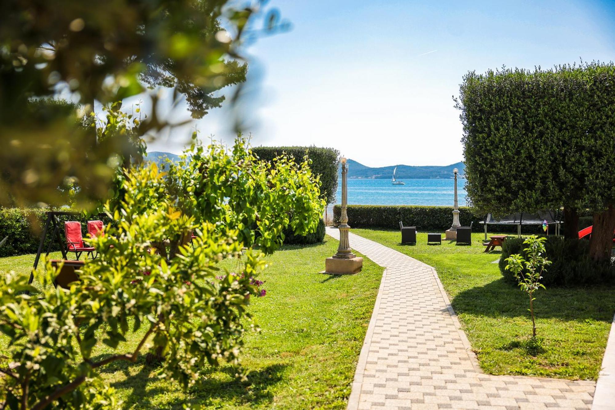 Apartments Becky On A Sandy Beach Without Crowd Sukošan Exterior foto