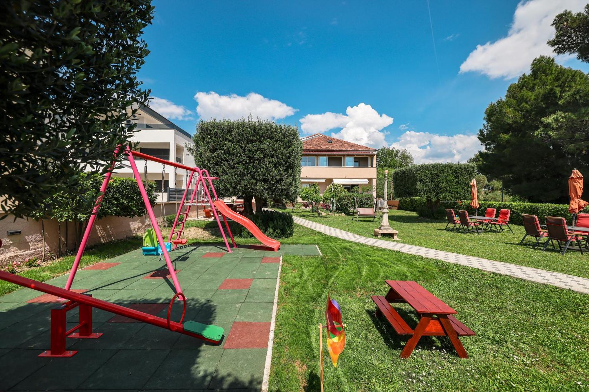 Apartments Becky On A Sandy Beach Without Crowd Sukošan Exterior foto