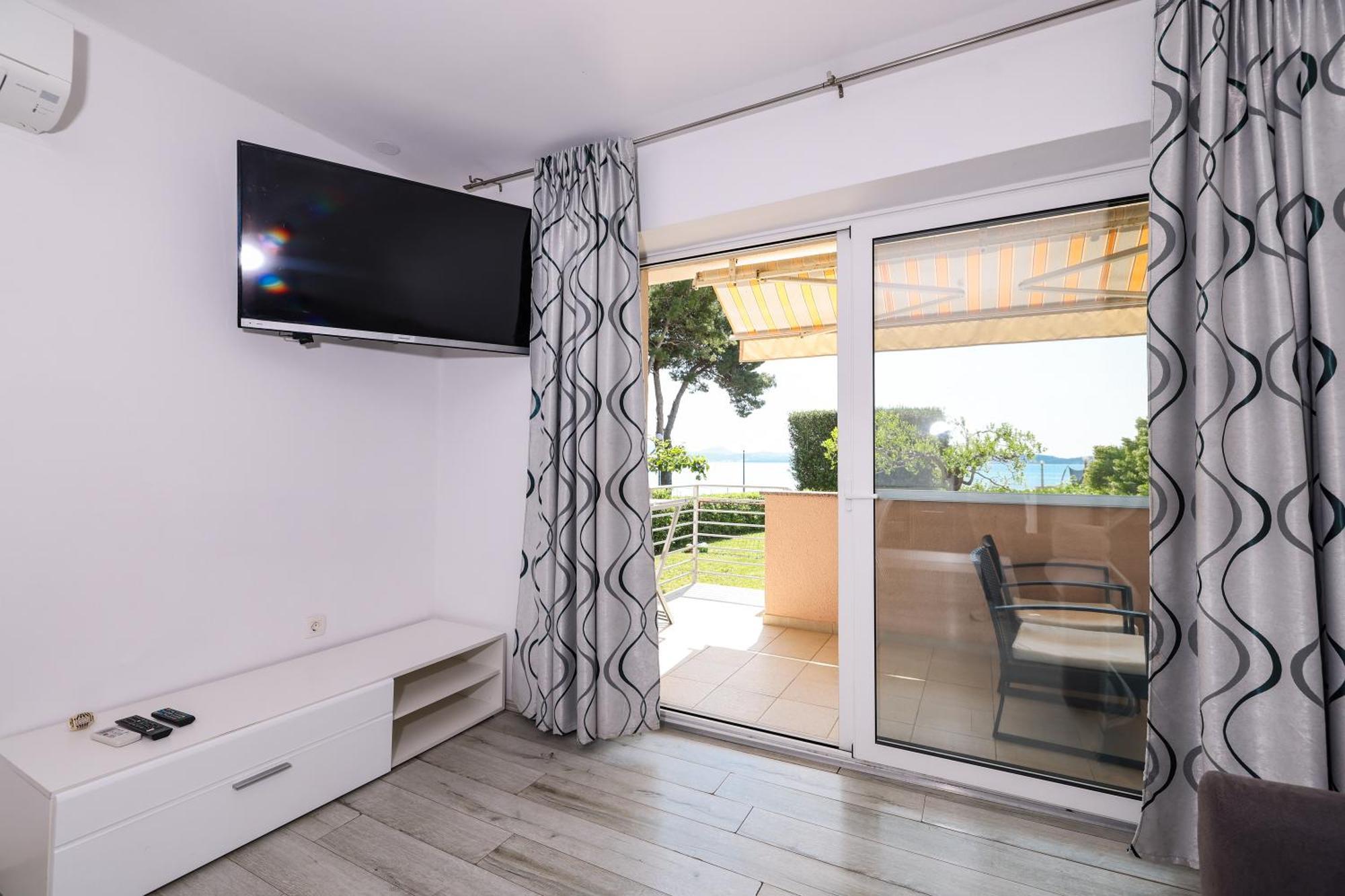 Apartments Becky On A Sandy Beach Without Crowd Sukošan Exterior foto